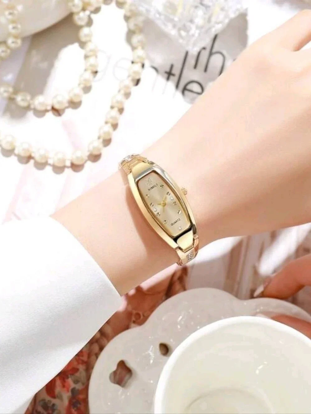 Women Gold Slim Elegant  CLassy Quartz Watch